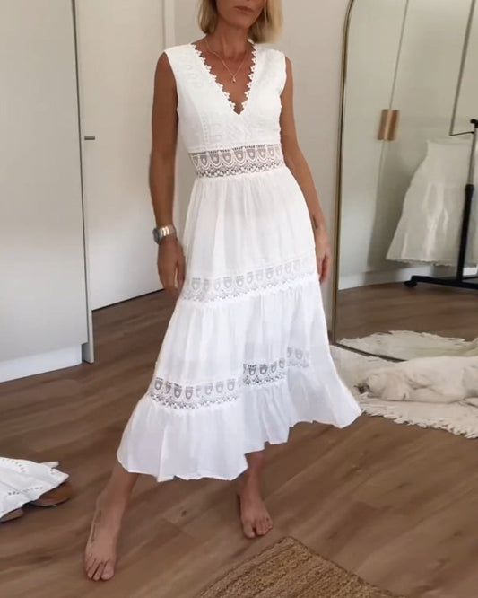 Iris™ | Timeless V-Dress